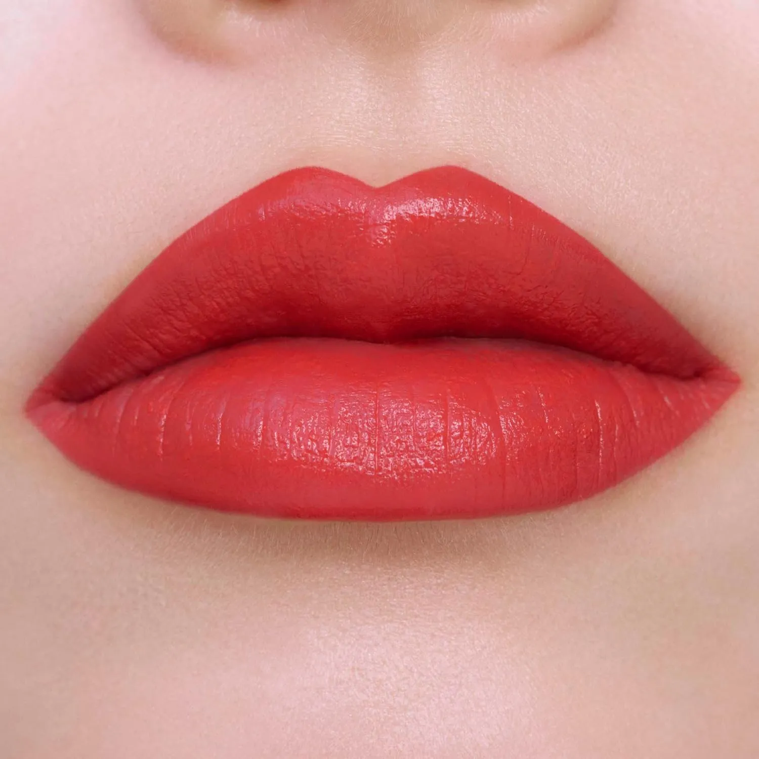 ANNA SUI Rouge Red - Lipstick - Development of Rich, Vivid Color - Rich Texture - Sculpted Form - Long-Lasting - Sophisticated and Elegant Red -​ 401 Cardinal Red - 0.12 oz.