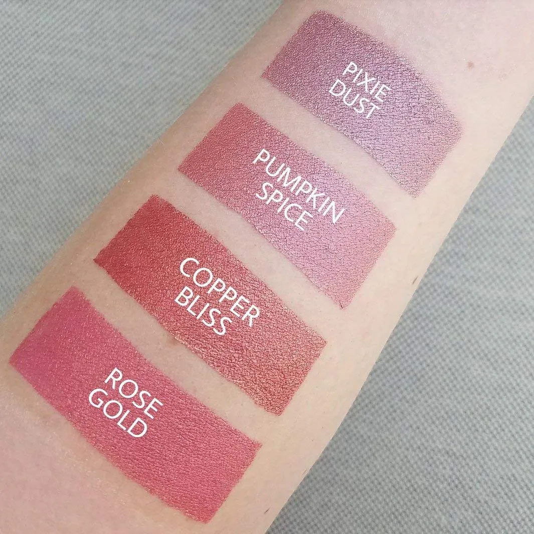 Aromi Copper Metallic Liquid Lipstick, Rosy Bronze Lip Color with Glittery Finish, Long-lasting Makeup, Vegan and Cruelty-free, Handmade (Copper Bliss)