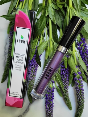 Aromi Plum Metallic Liquid Lipstick | Dark Plum Lip Color with a Shimmery Finish, Vegan, Cruelty-free, Long-Lasting, Smudge Proof, Handmade (Silver Plum)