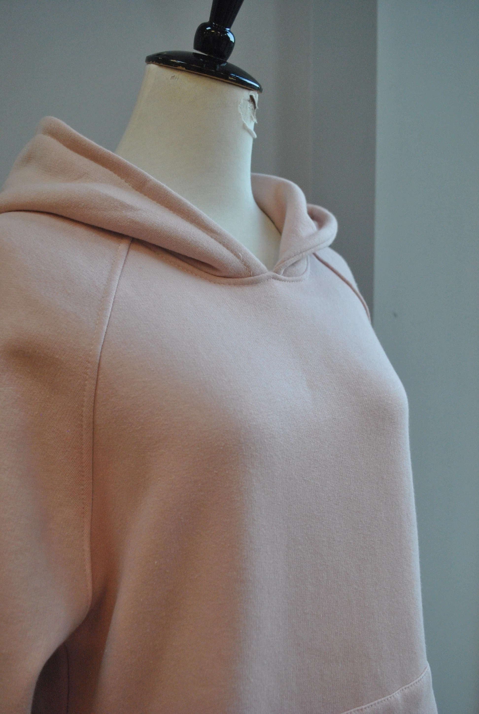 BLUSH PINK SWEATSHIRT WITH A HOODIE