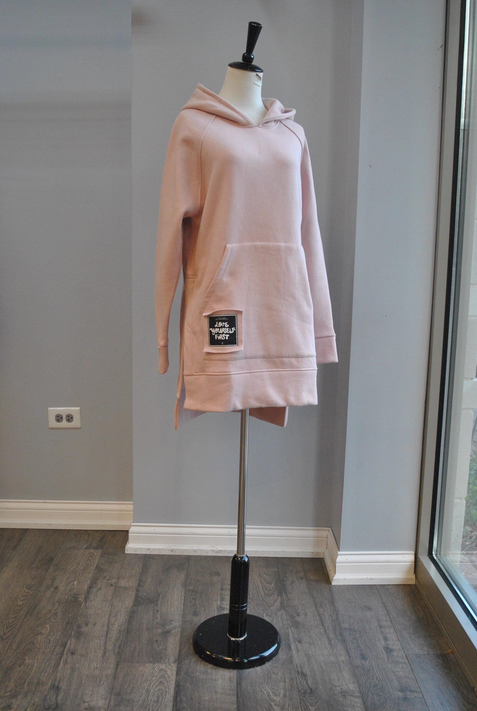 BLUSH PINK SWEATSHIRT WITH A HOODIE