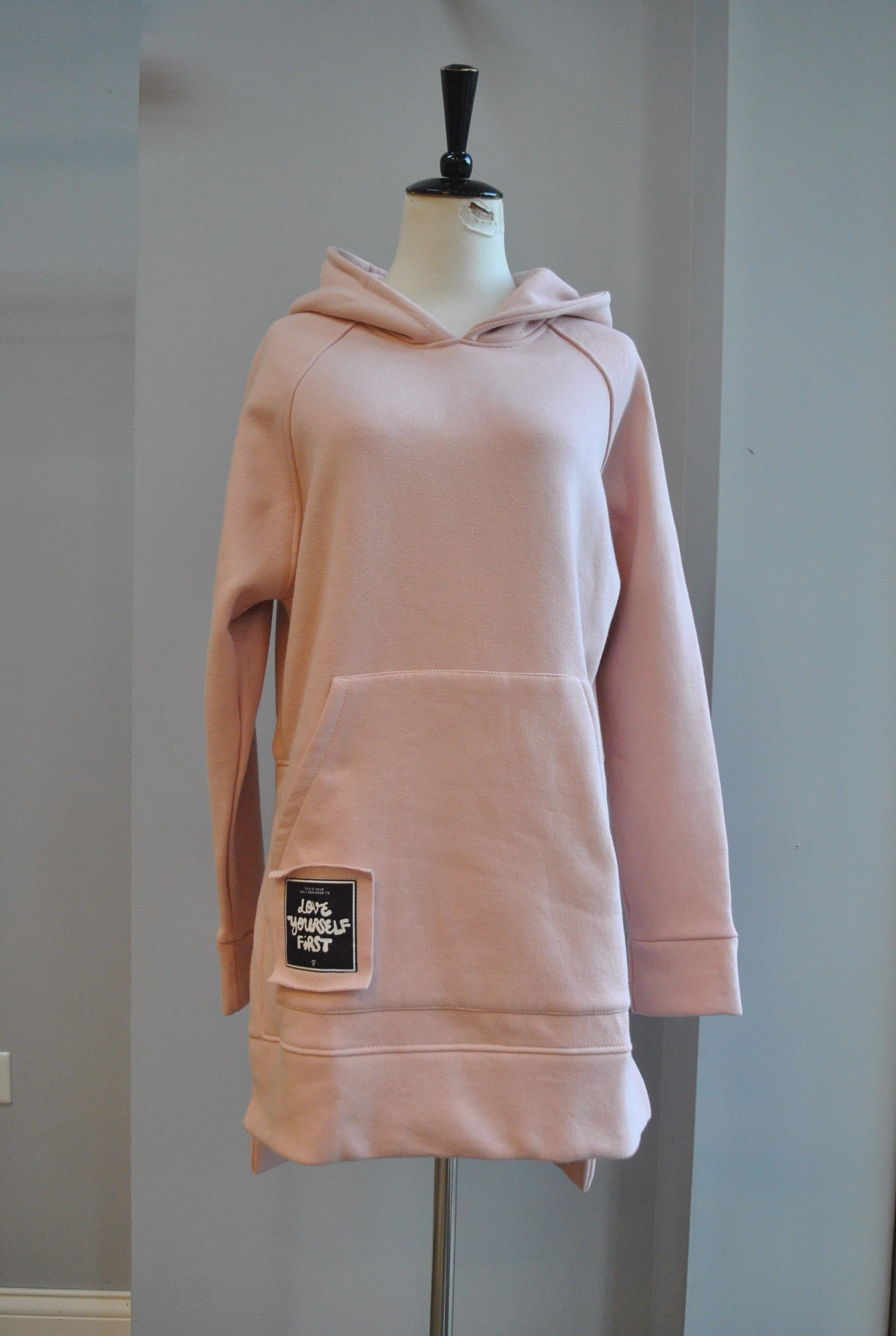 BLUSH PINK SWEATSHIRT WITH A HOODIE