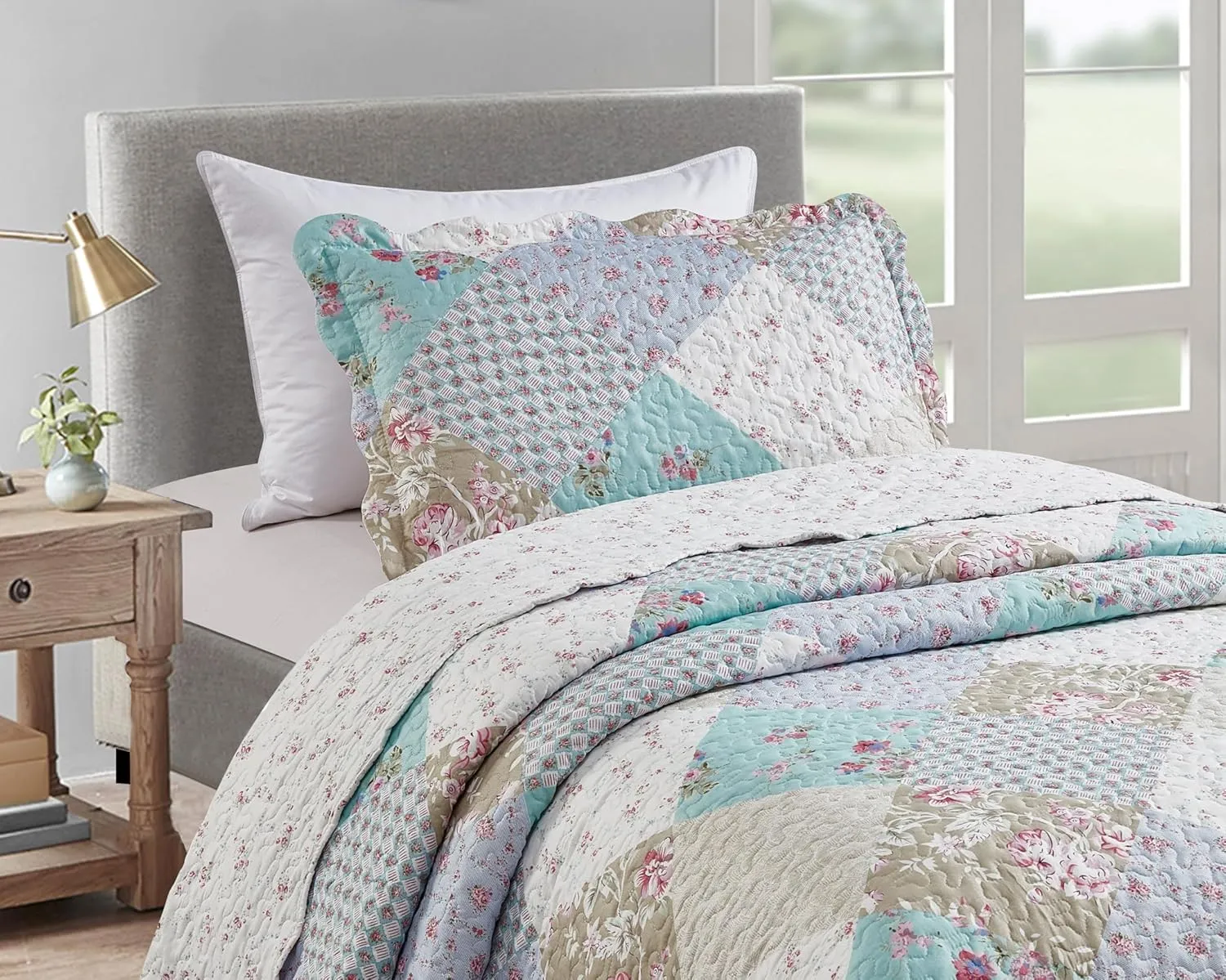 Brilliant Sunshine Blue and Green Rose Quilt Set, 2-Piece Bedding Sets with 1 Sham, Patchwork Design, Washable and Reversible Bedspread, Soft Lightweight Coverlet, All-Season, Twin/Twin XL