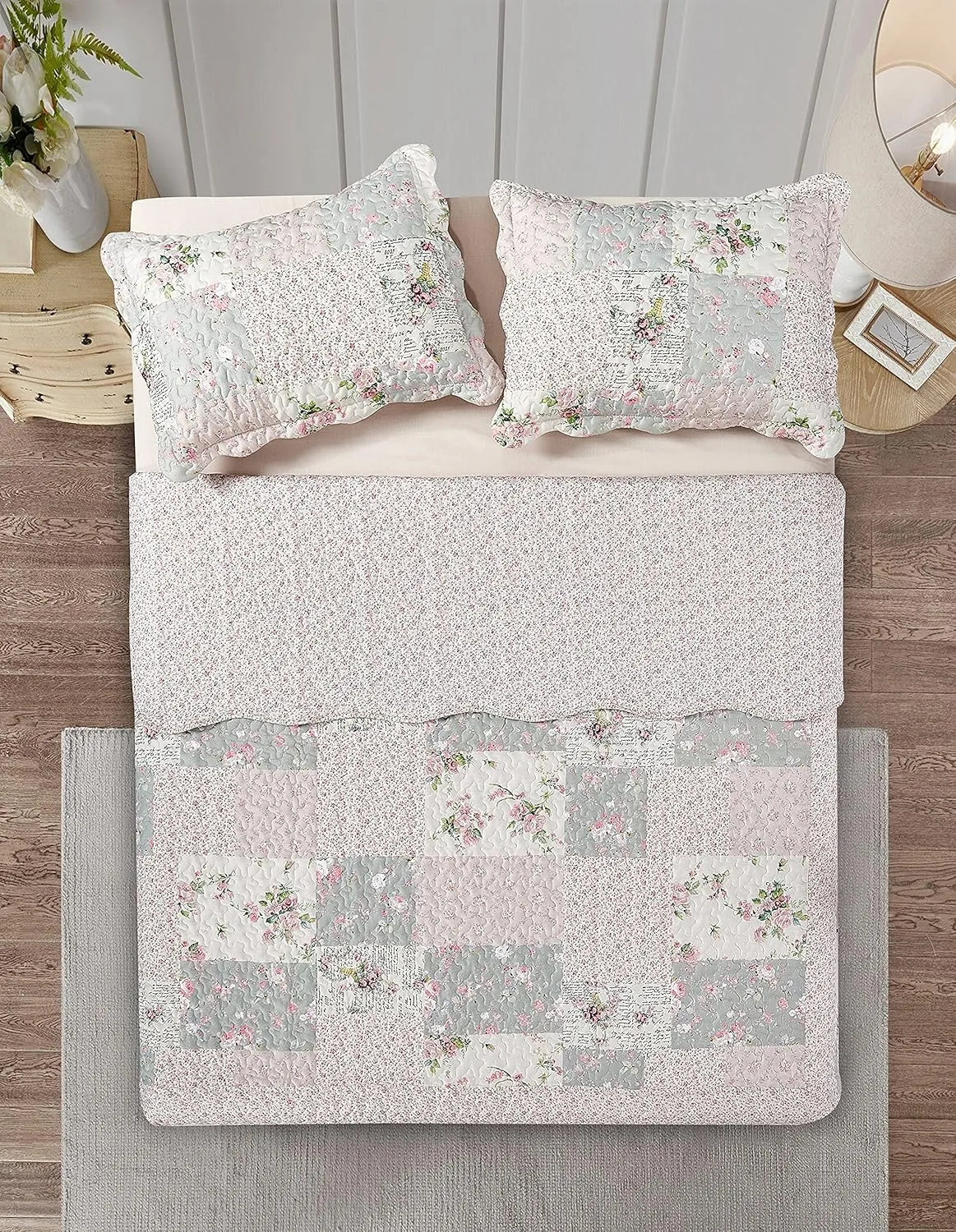 Brilliant Sunshine Rose and Sage Quilt Set, 3-Piece Bedding Sets, Traditional Patchwork Design, Washable and Reversible Bedspread, Soft Lightweight Coverlet, All-Season, Full/Queen, Light Pink Green
