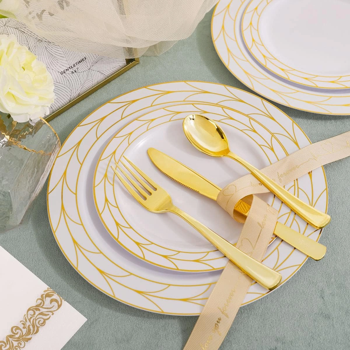 COLOSUS 175pcs Disposable Gold Plastic Party Plates and Silverware set Include Plastic Dinner Plate/Dessert Plate/Gold Silverware/Cup/Napkins 25pcs of each, party Dinnerware Set for 25guests.