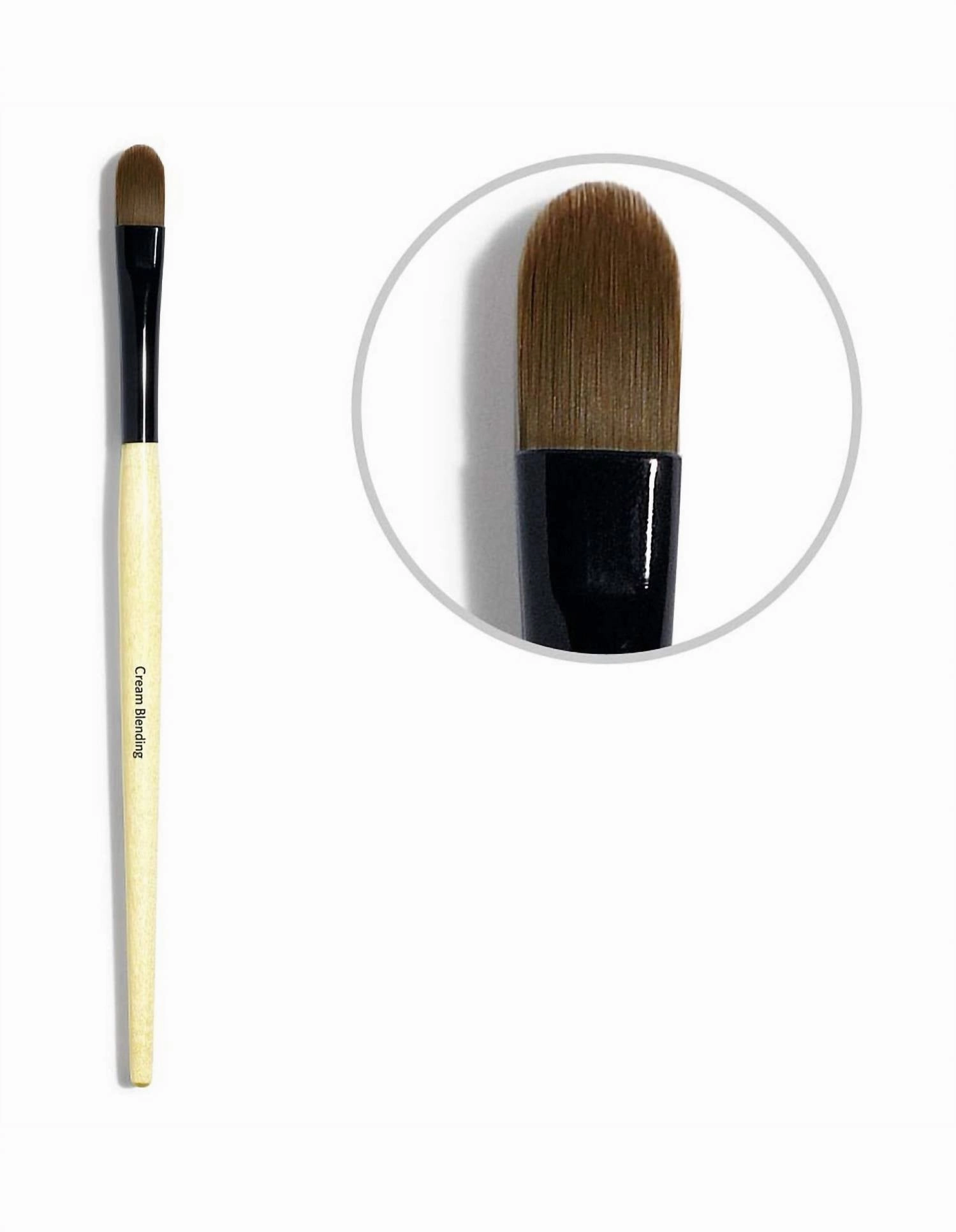 Concealer Blending Brush In Ivory