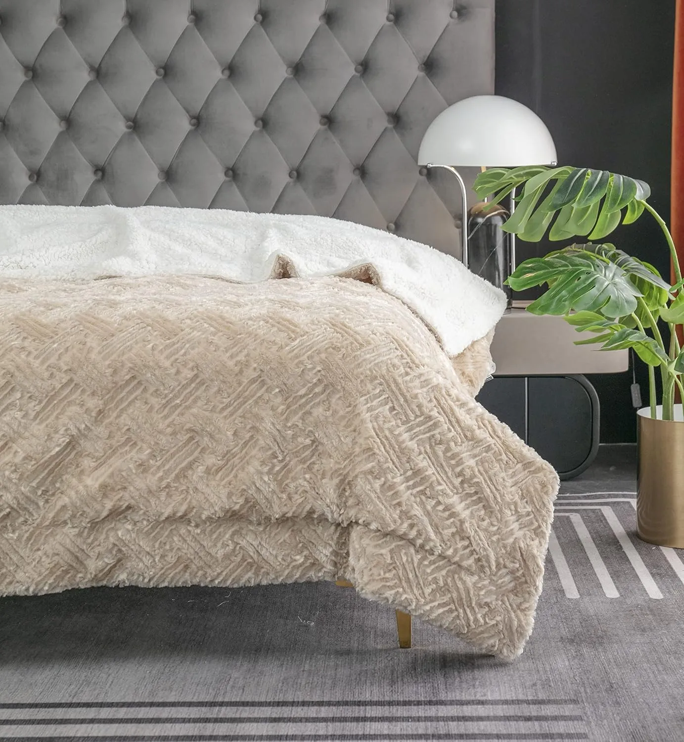 DaDa Bedding Champagne Ivory Faux Fur Throw Blanket - Dreamy Neutral Nude Gold Geometric Embossed Sherpa Backside - Super Soft Warm Cozy Plush Fluffy - 50" x 60"