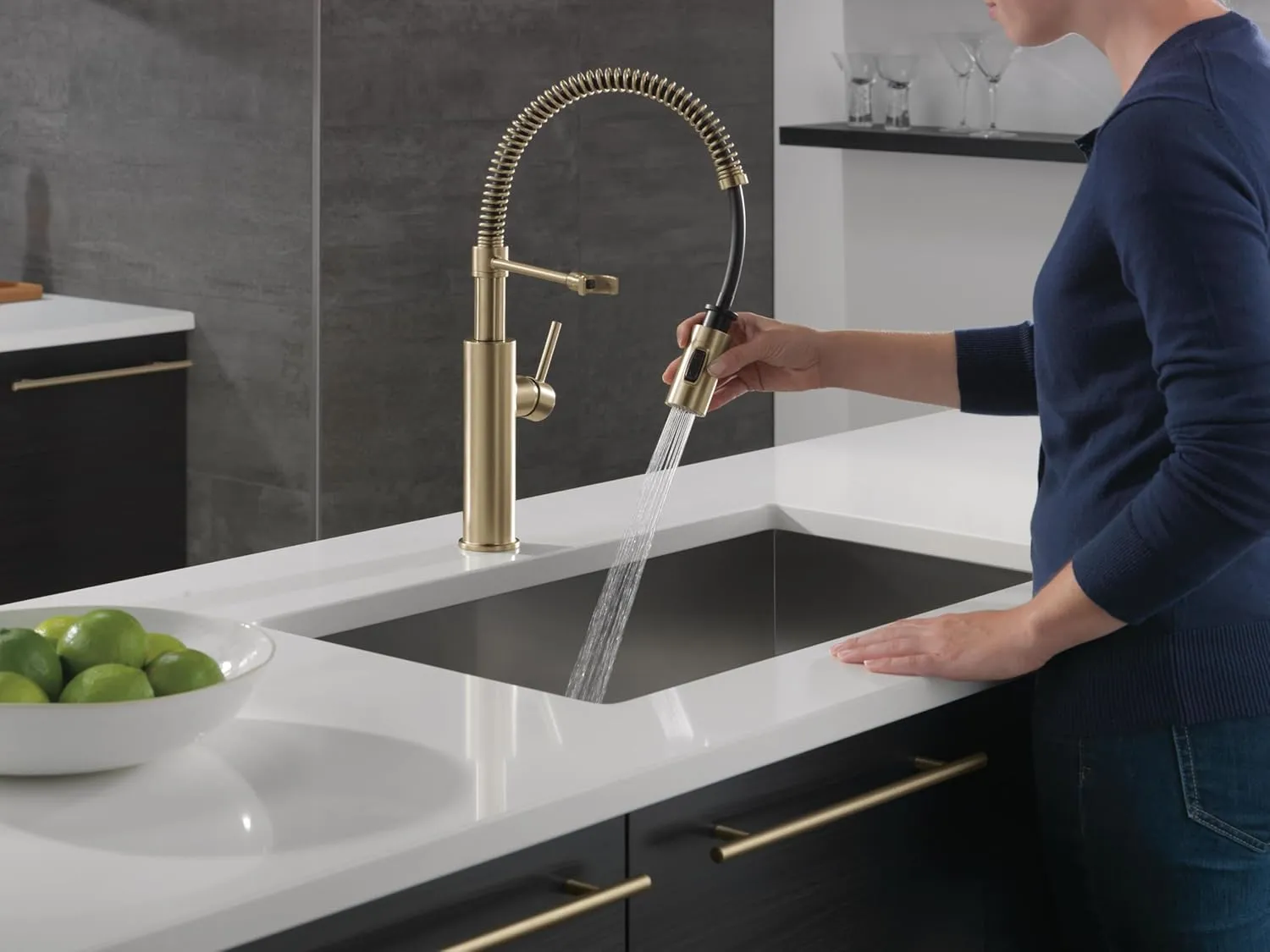 Delta Faucet Antoni Pro Commercial Style Kitchen Faucet with Pull Down Sprayer, Gold Commercial Kitchen Faucet, Spring Kitchen Faucet, Delta Kitchen Sink Faucet, Champagne Bronze 18803-CZ-DST
