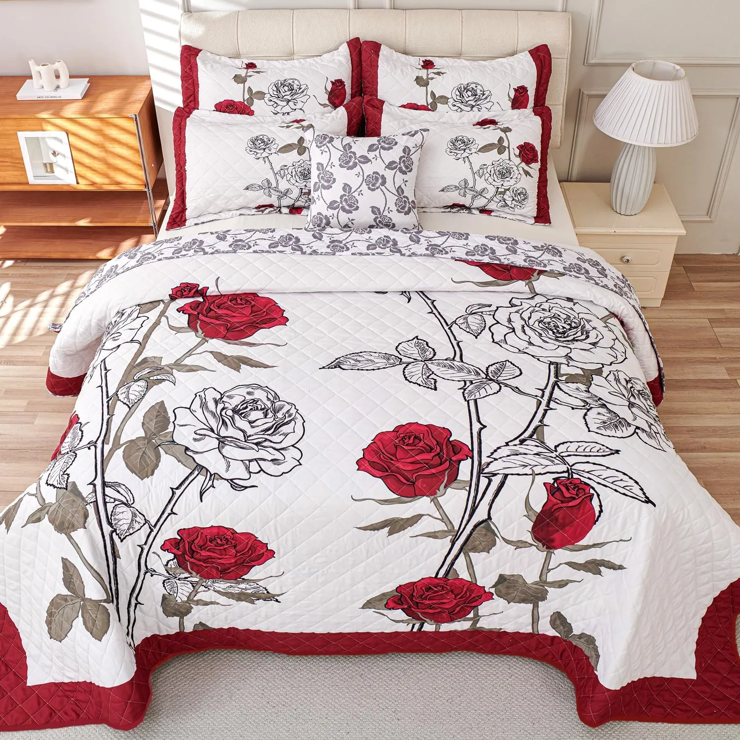 EVENHUG Quilt King Size Red Rose Bedding Set Floral Bedspread Lightweight Reversible Bed Cover with 2 Pillow Shams for All Seasons 3 Pieces (106"X96")