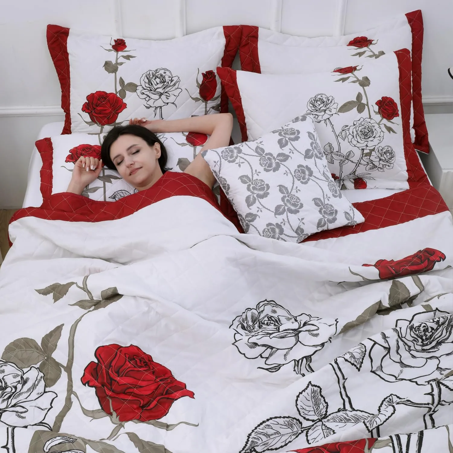 EVENHUG Quilt King Size Red Rose Bedding Set Floral Bedspread Lightweight Reversible Bed Cover with 2 Pillow Shams for All Seasons 3 Pieces (106"X96")