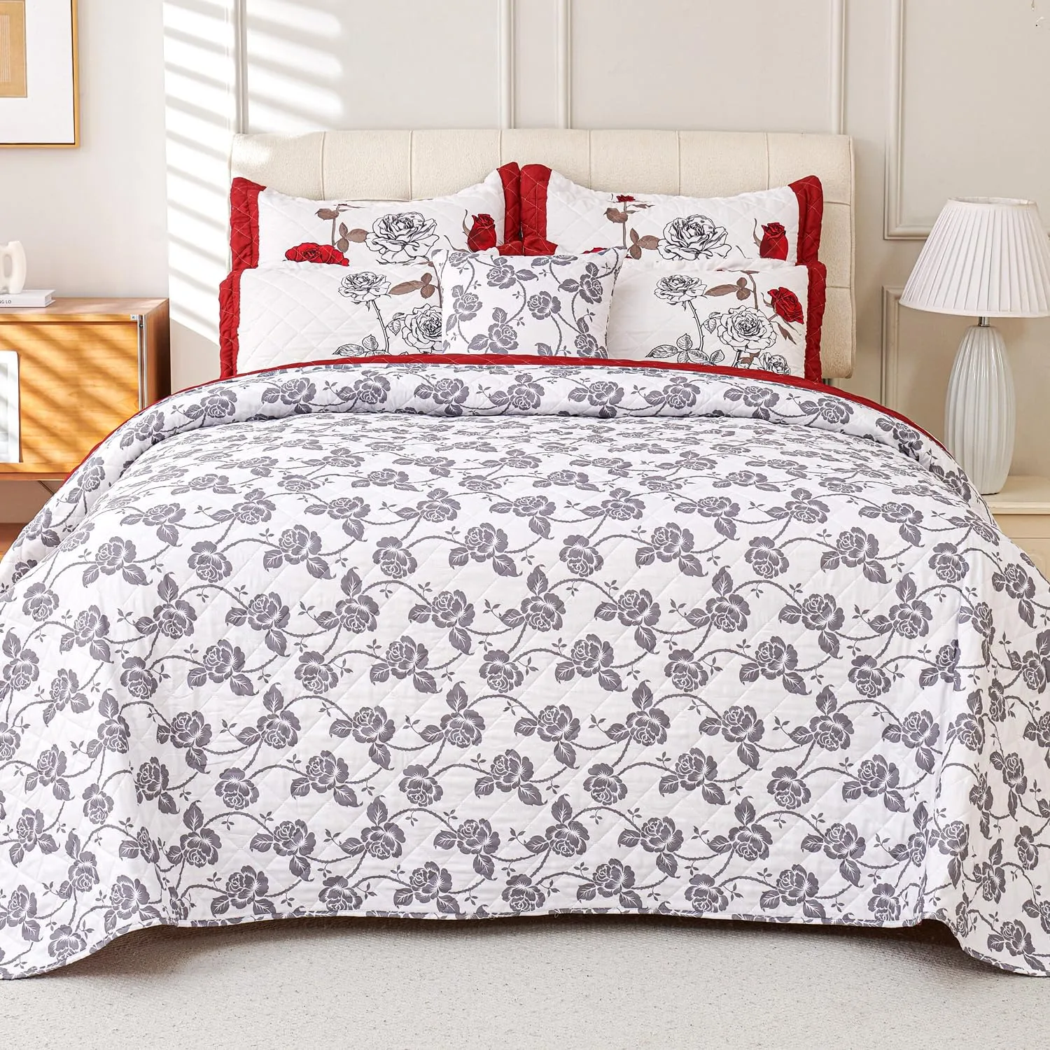EVENHUG Quilt King Size Red Rose Bedding Set Floral Bedspread Lightweight Reversible Bed Cover with 2 Pillow Shams for All Seasons 3 Pieces (106"X96")