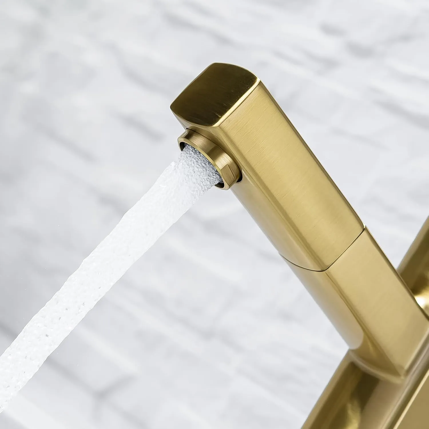 KAIYING Bathroom Sink Faucet with Pull Out Sprayer, Single Handle Basin Mixer Tap for Hot and Cold Water, Lavatory Pull Down Sink Faucet with Rotating Spout (Regular,Brushed Champagne Gold)