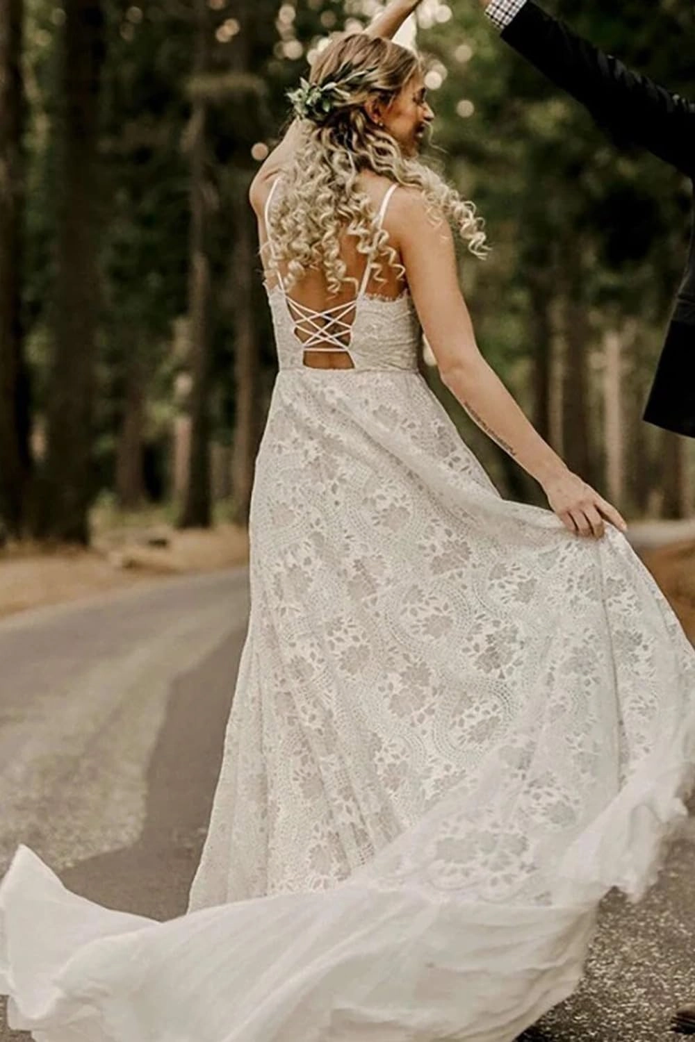 LIPOSA Boho Lace Wedding Dresses for Bride Spaghetti Strap Sweetheart A Line Sleeveless Courthouse Bridal Gowns