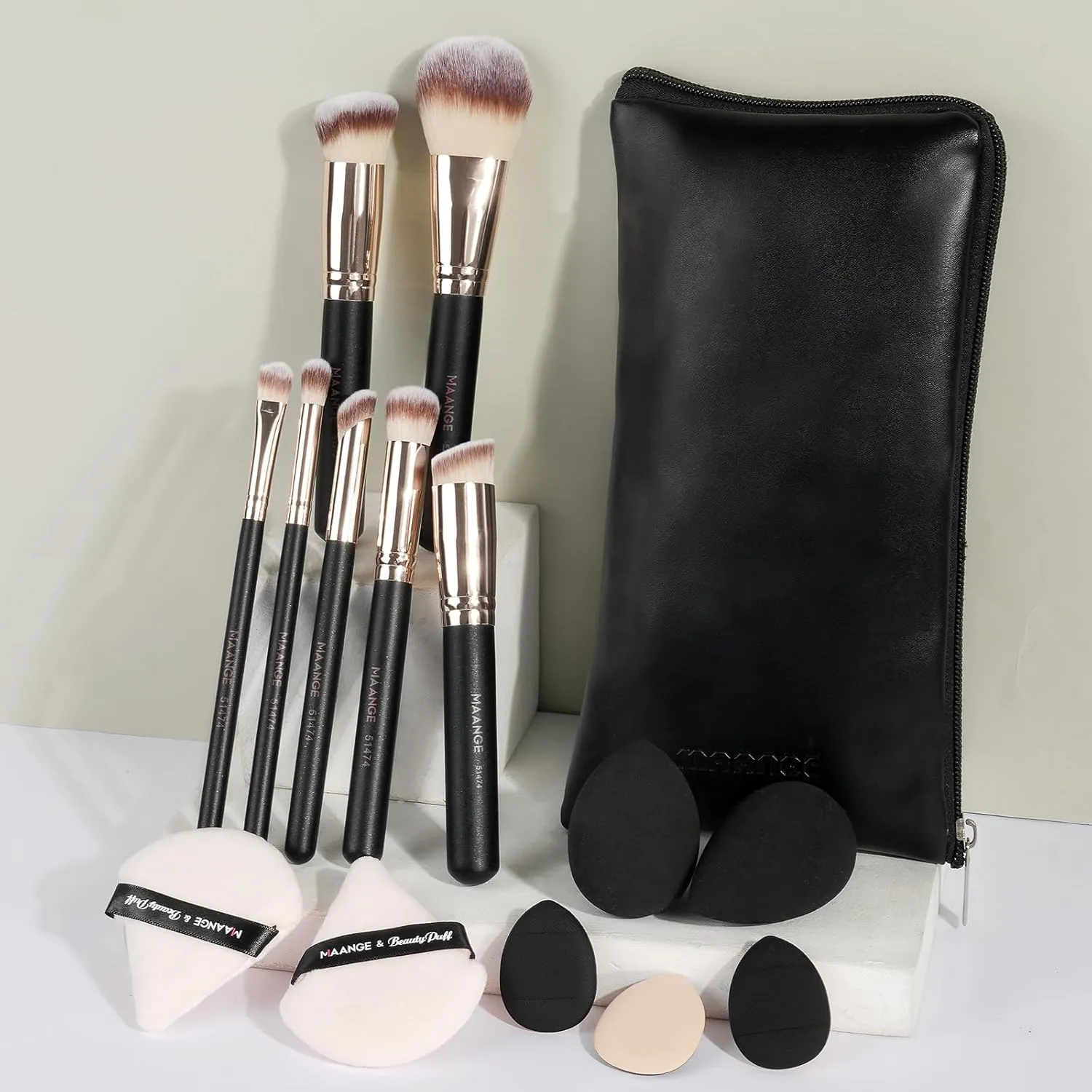 MAANGE Makeup Brush Set 15 Pcs Makeup Tool Set Premium Synthetic Foundation Powder Concealers Eye shadows Blush Brush Set with Makeup Brushes Bag (Black Gold)