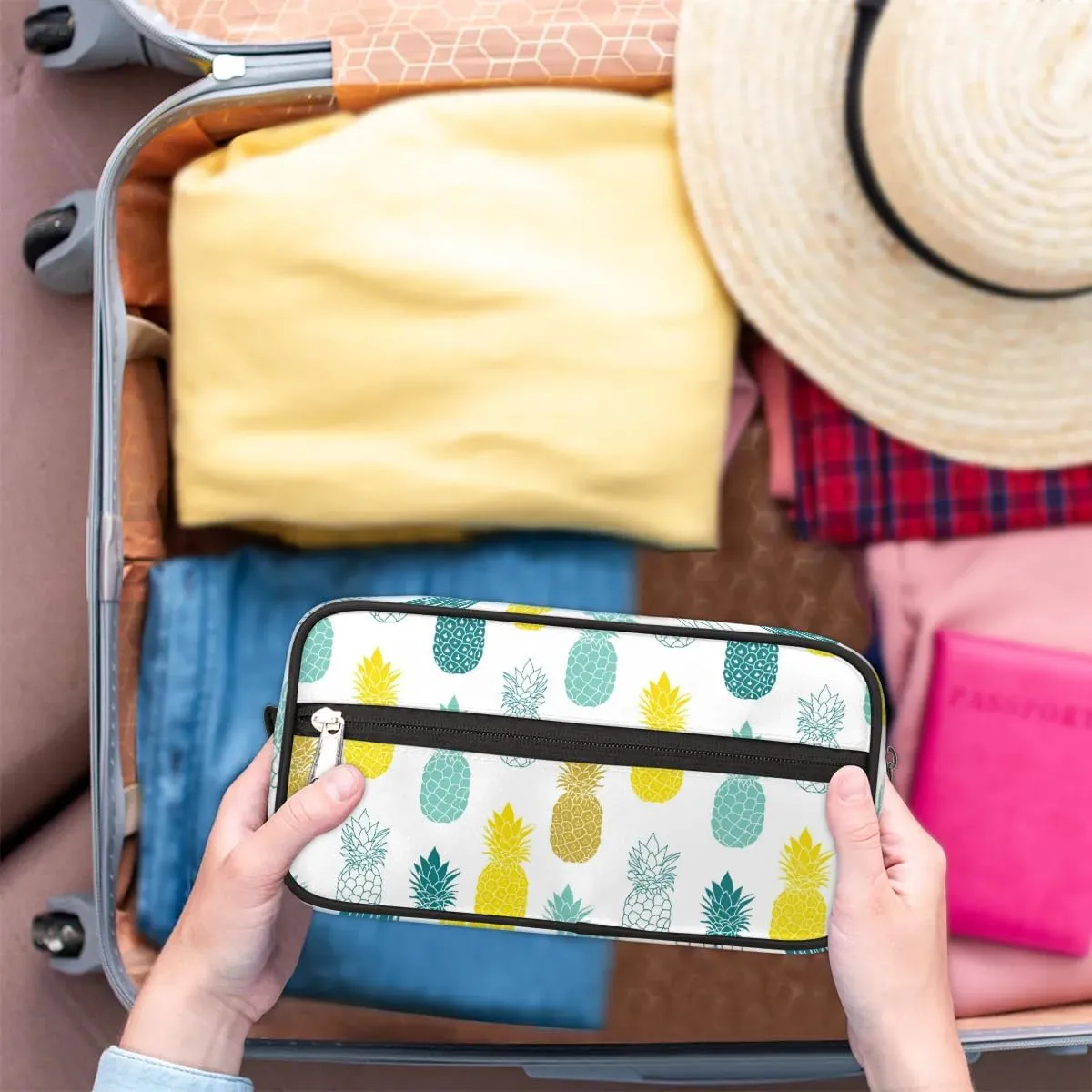 Pineapples Travel Toiletry Bag for Women Men Small Cosmetic Makeup Organizer Water Resistant Shaving Bag Portable Make Up Bag Storage Bags with Handle