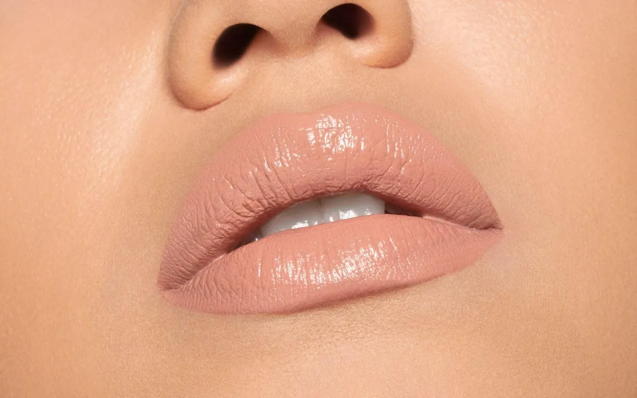 Pupa Milano Vamp! Extreme Colour Lipstick With Plumping Treatment - For Fuller, Defined Lips - Adds Incredible, Deep Color To Lips - Soft Texture Adheres Perfectly - 100 Naked Skin - 0.123 Oz
