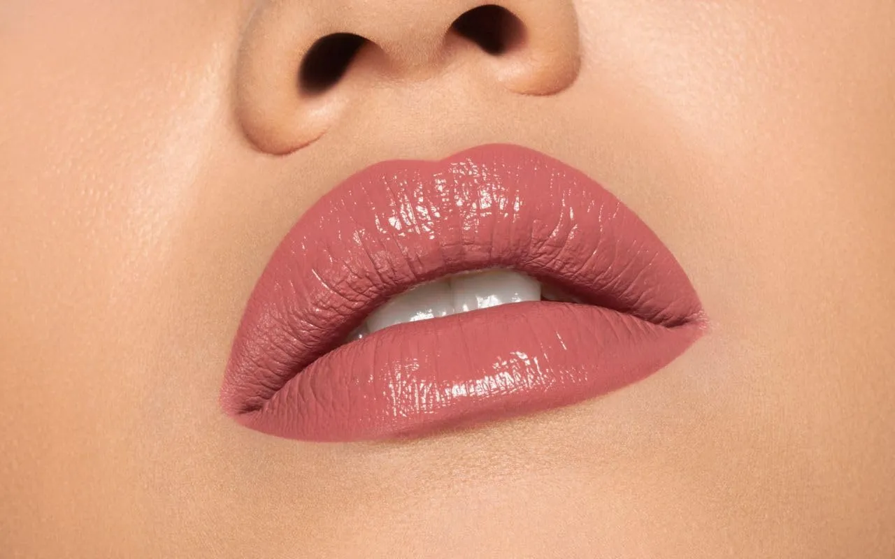Pupa Milano Vamp! Extreme Colour Lipstick With Plumping Treatment - For Fuller, Defined Lips - Adds Incredible, Deep Color To Lips - Soft Texture Adheres Perfectly - 206 Toasted Rose - 0.123 Oz