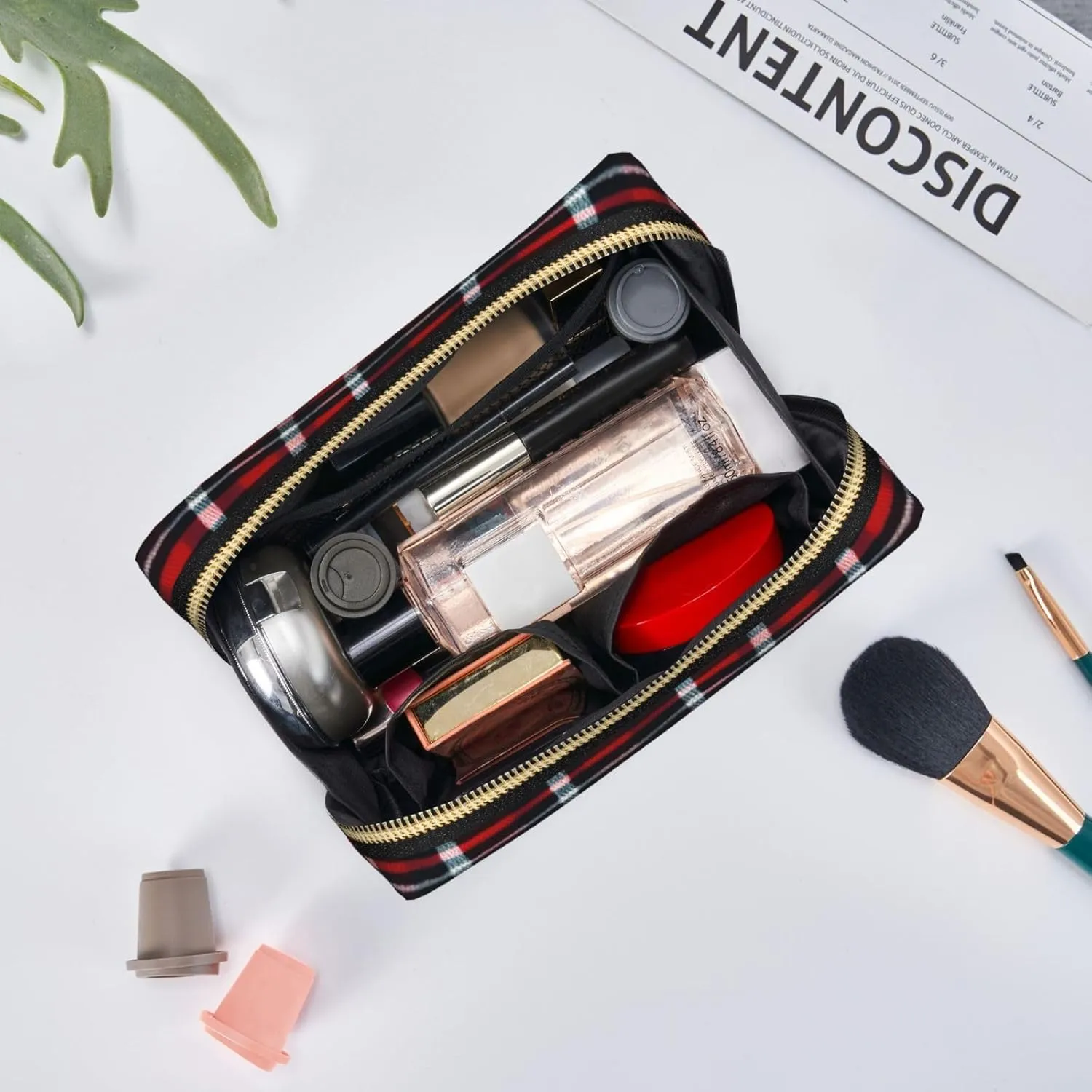 Red & Black Plaid Toiletry Pouch, Travel-Friendly Makeup Organizer For Makeup Brushes, Lipsticks