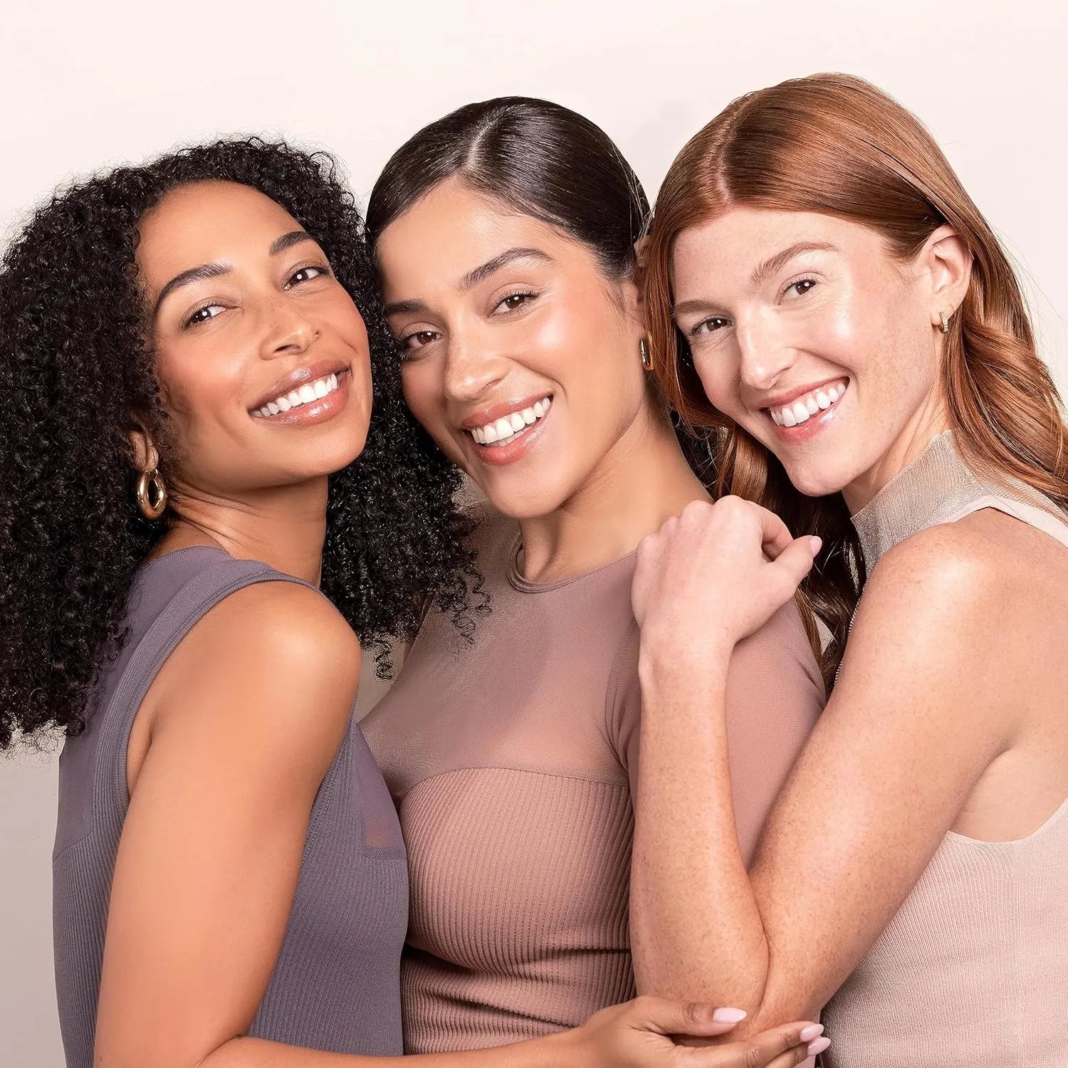 Wander Beauty Nude Illusion Liquid Foundation - Light - Medium to Full Coverage Foundation - Natural Makeup with Vitamin E & Macadamia - Nude Skin Finish Blurs & Conceals - Travel-Friendly -1.01 fl oz