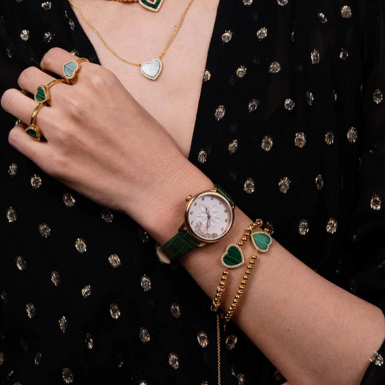 Water Lily Women's Watch: Moving Bees with Genuine Leather Strap Watch for Women