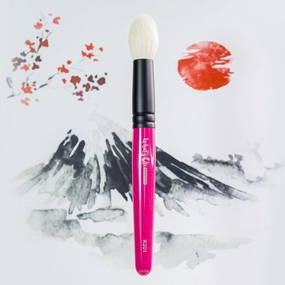 Whats Up Beauty - R201 Highlighter Brush Hand Made in Japan Premium Face Makeup Tool