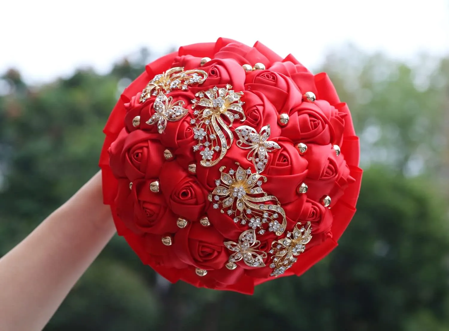 WIFELAI-A Golden Rhinestone Brooch Wedding Flowers Bridal Bouquets Crystal Bride Holding Bouquet White Ivory Satin Roses with Diamond