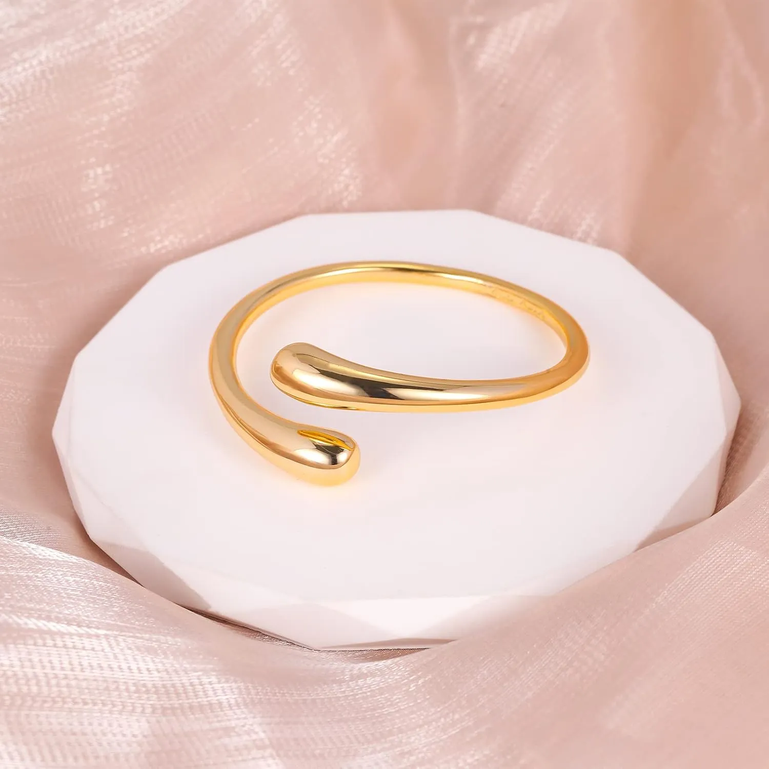 WOWORAMA Teardrop Gold Cuff Bracelets for Women Adjustable 18K Gold Plated Chunky Open Cuff Bangle Bracelets Minimalist Thick Gold Wrist Cuff Bracelets