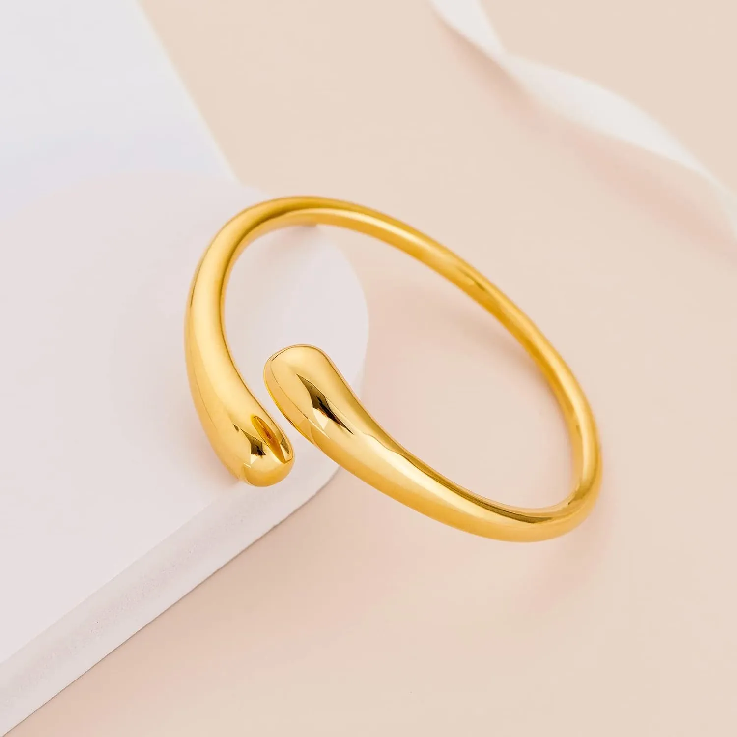 WOWORAMA Teardrop Gold Cuff Bracelets for Women Adjustable 18K Gold Plated Chunky Open Cuff Bangle Bracelets Minimalist Thick Gold Wrist Cuff Bracelets